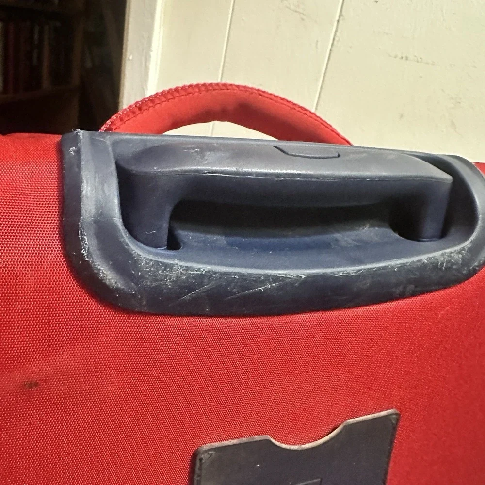 Tommy Hilfiger Rolling Swivel Suitcase 25